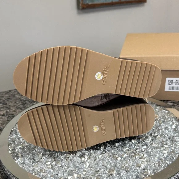 Earth Suede Wedge Bootie in Light Taupe NEW 6 - Picture 14 of 15